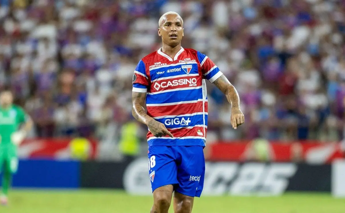 Deyverson Celebra Gol pelo Fortaleza e Provoca Palmeirenses com Tatuagem da Libertadores