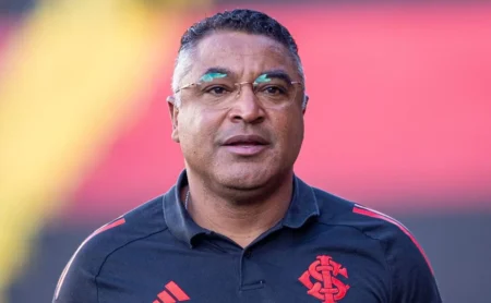Roger comenta falha de Anthoni no Internacional: "Erro técnico, sem comprometimento físico"