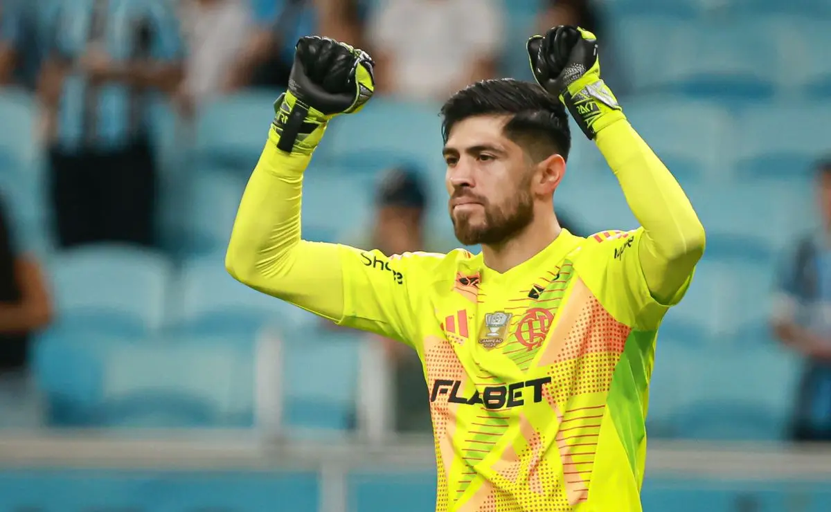 Rossi: Cem jogos pelo Flamengo contra o Central Córdoba.