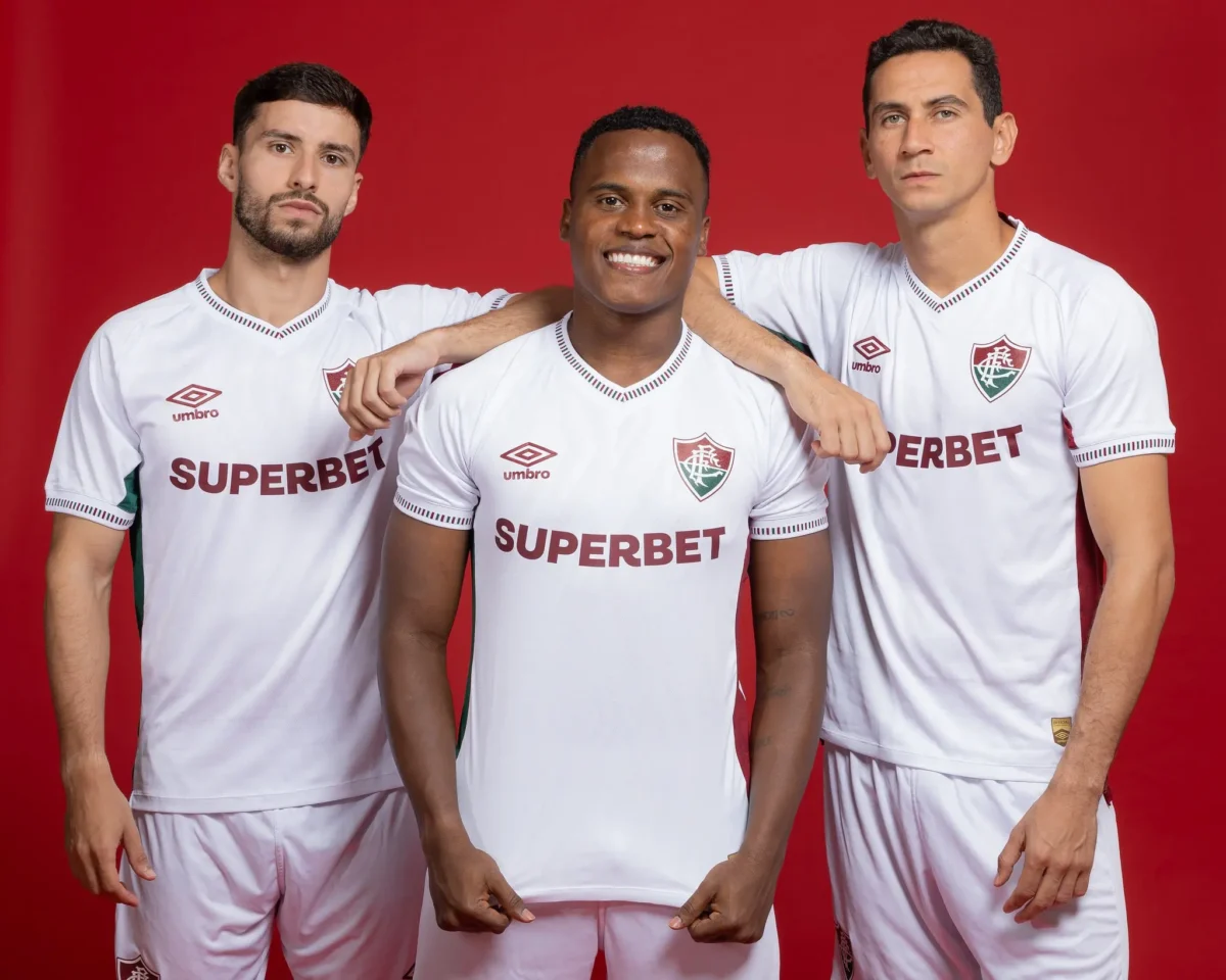 Fluminense apresenta novo uniforme número dois: confira as fotos