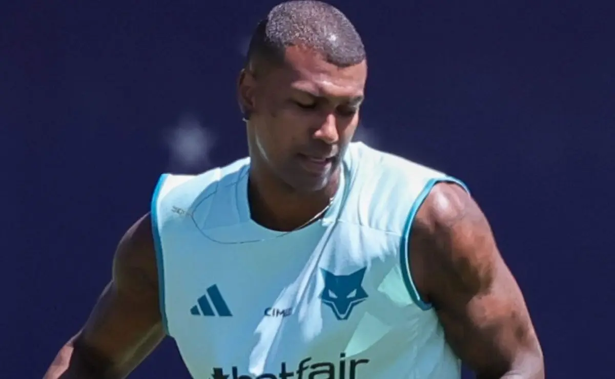 Cruzeiro define troca de Walace e outro por Luiz Araújo e Matheus Gonçalves, e Flamengo resiste