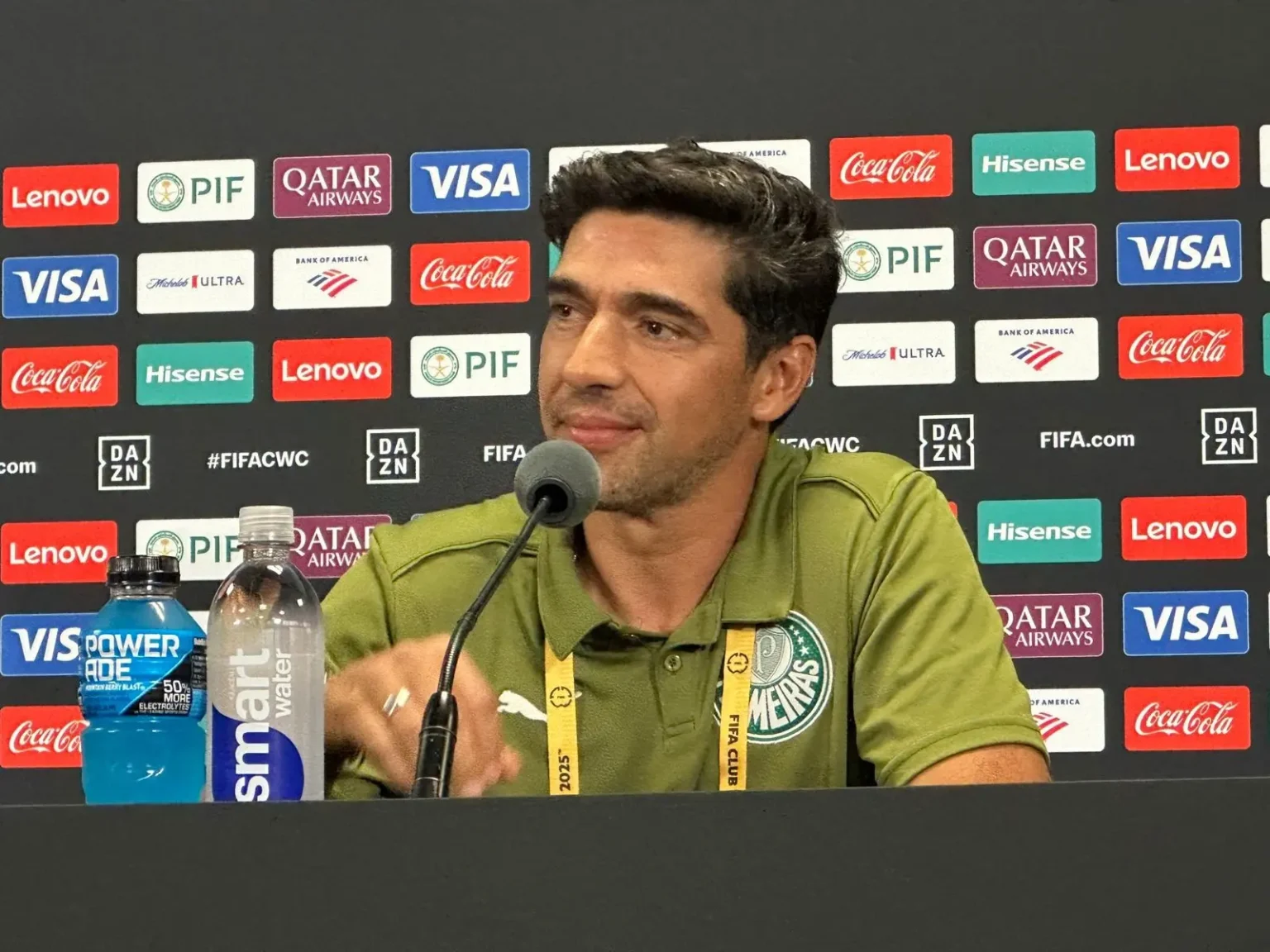 Abel Ferreira fala sobre mudanças no Palmeiras e se diverte com jogadores pendurados: "Minha preocupação sou eu"