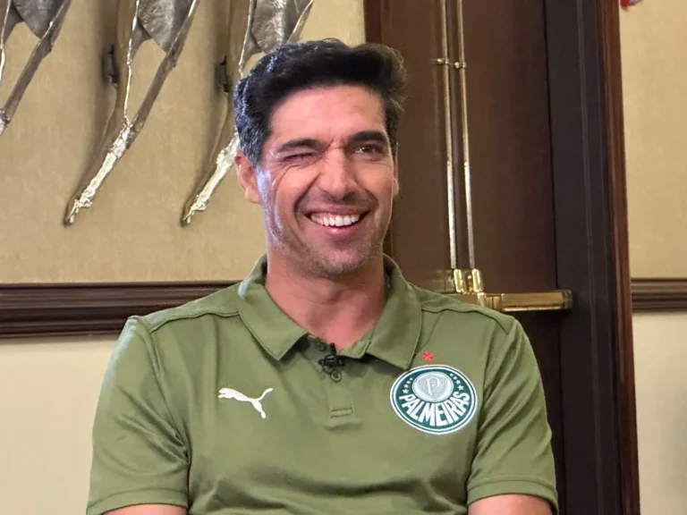 Abel fala sobre pacto pré-Mundial e exalta torcida palmeirense: "A alma do futebol"