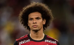 Após Arão, Santos confiante em Vitinho; atacante pede três anos de contrato