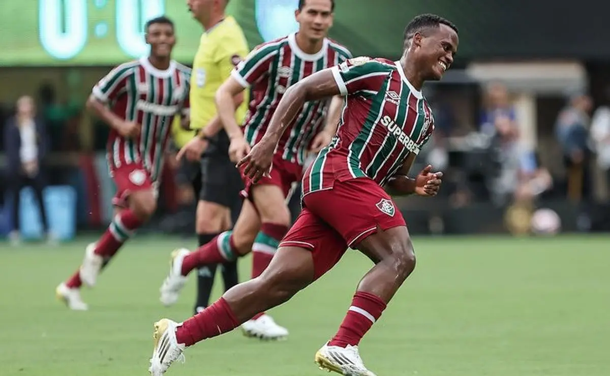 Arias analisa gol de falta e comemora triunfo do Fluminense no Mundial