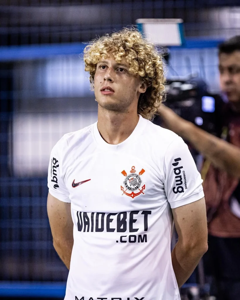 Atacante uruguaio consegue rescindir contrato com o Corinthians na Justiça