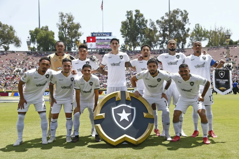 Botafogo: Talento, entrega e organização levam à vitória no "grupo da morte" e às oitavas.