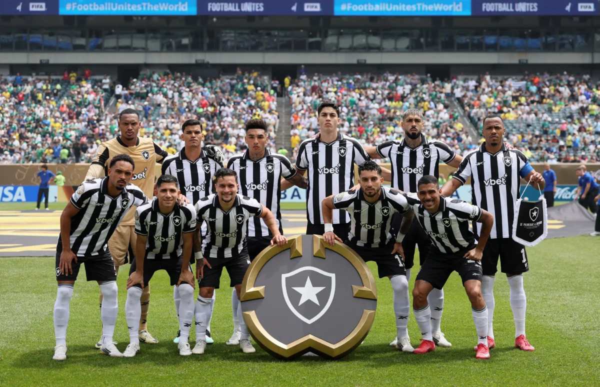 Botafogo desembolsa R$ 140 mil à FIFA por estadia prolongada nos EUA; retorno ao Brasil na terça