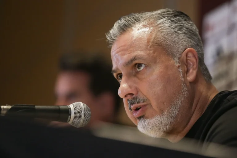 Boto define preço por Wesley e mira centroavante do Flamengo