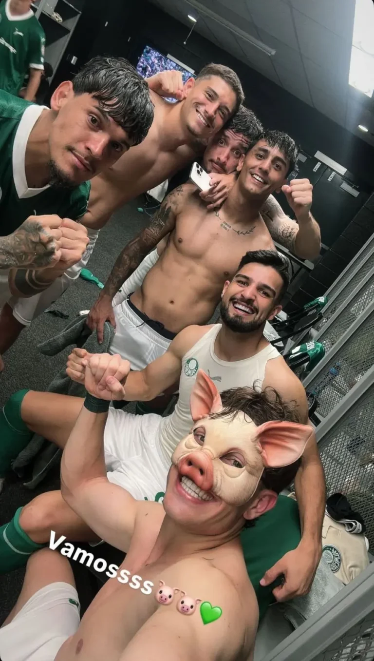 Comemoração palmeirense: máscara de porco e festa na rua após classificação na Copa de Clubes