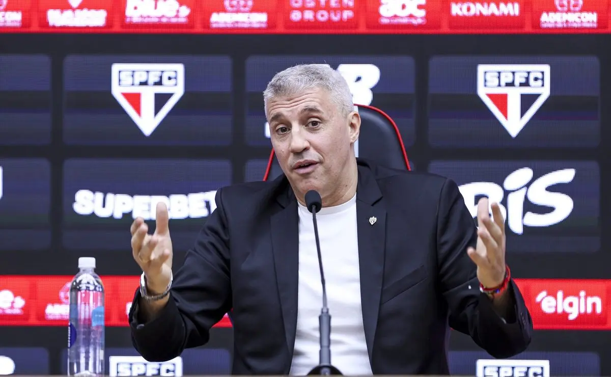 Crespo analisa elenco do São Paulo para definir saídas e chegadas