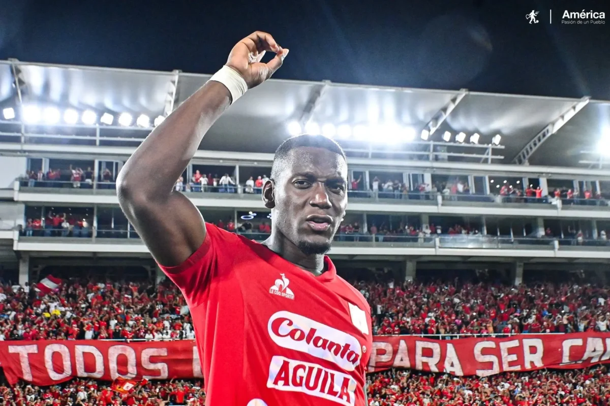 Cruzeiro busca zagueiro colombiano e segue de olho em Victor Gabriel: confira os detalhes