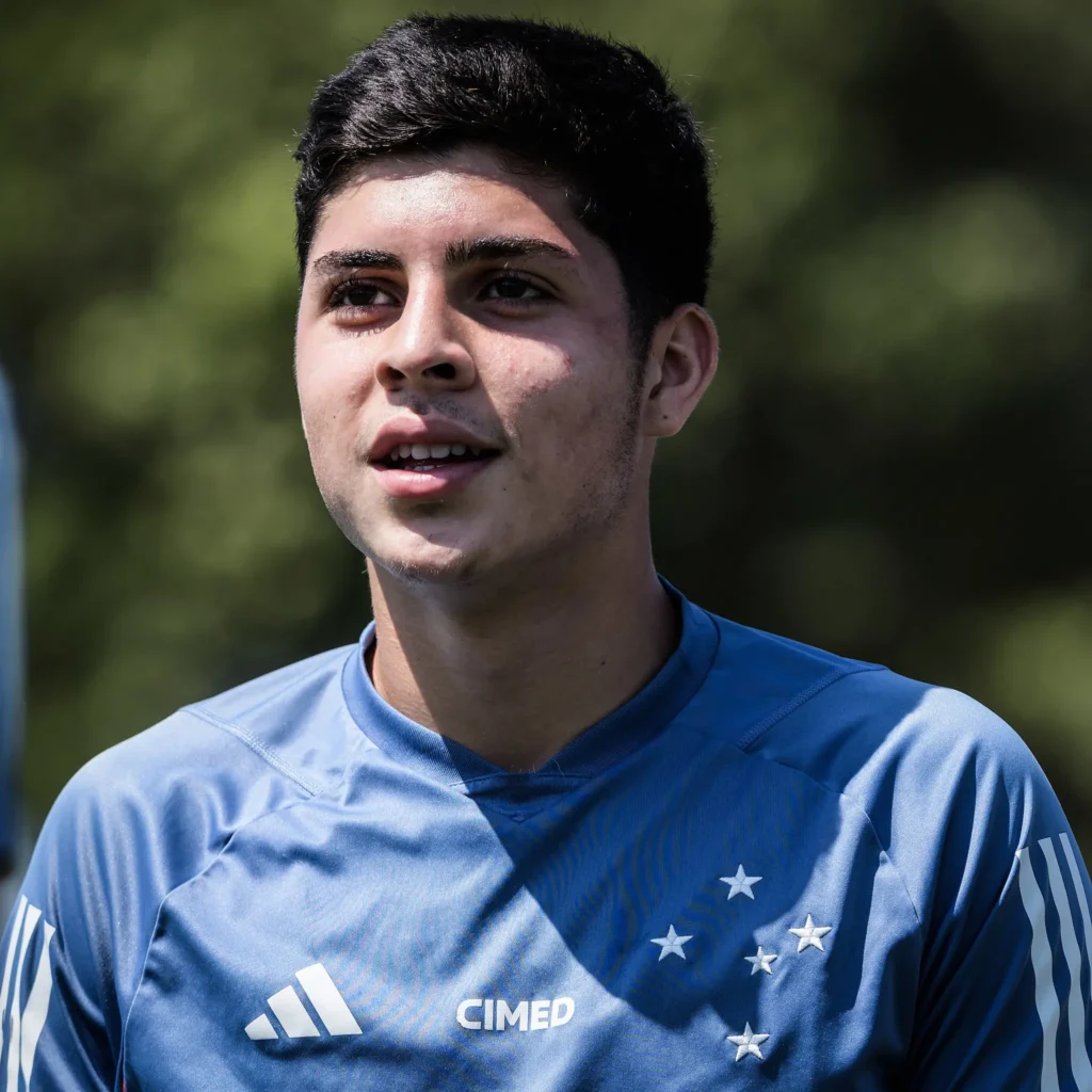 Cruzeiro tenta renovação no mercado de jogadores; veja detalhes