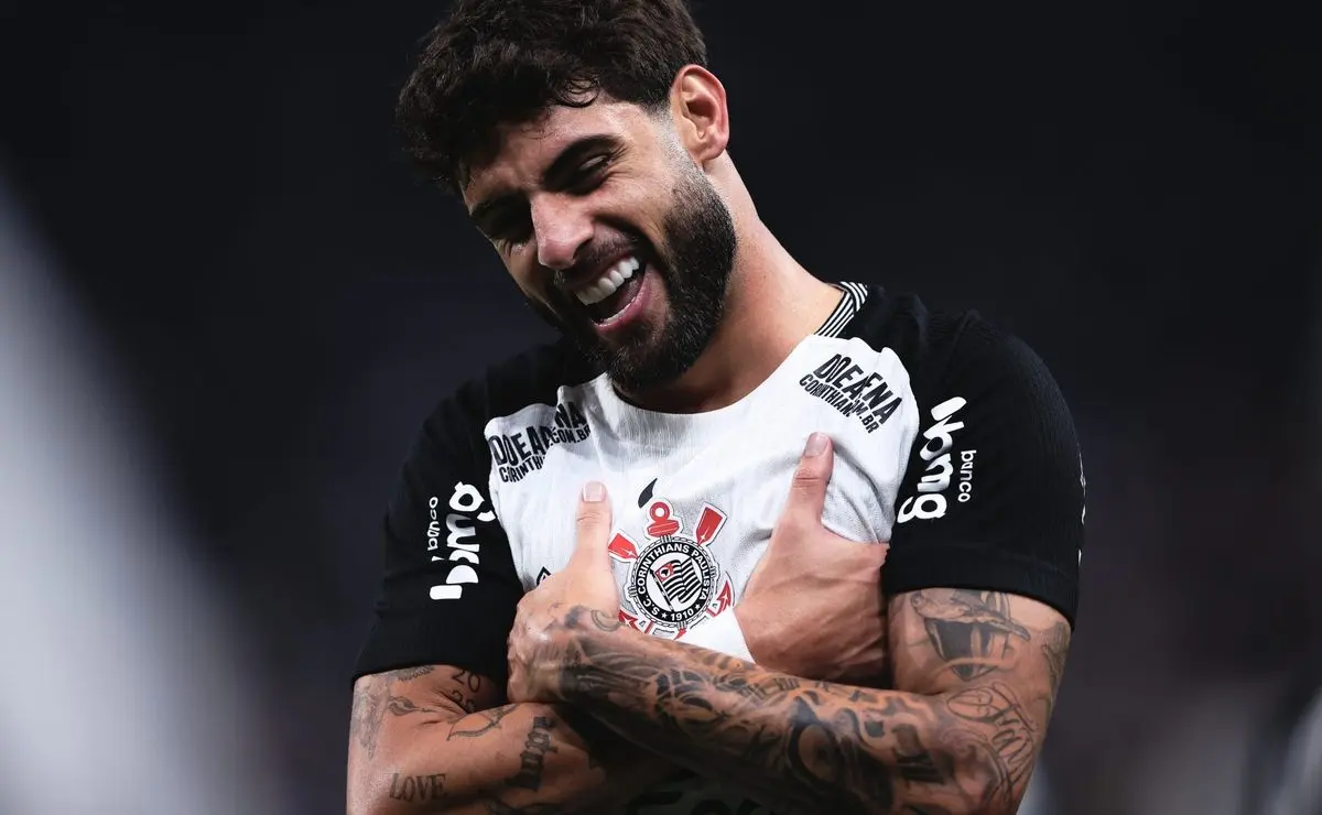 Danilo comenta possível saída de Yuri Alberto: "Decisão individual"