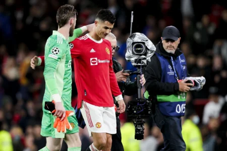 De Gea ironiza possível renovação de Cristiano Ronaldo com o Al-Nassr: "Jogando de graça"