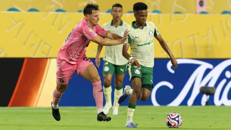 Estêvão confessa desafios na reta final do Palmeiras: "Sonho com a Europa"