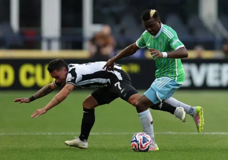 Artur detalha "treta" com lateral e falta que originou gol do Botafogo: "Estava pegando no meu pé"