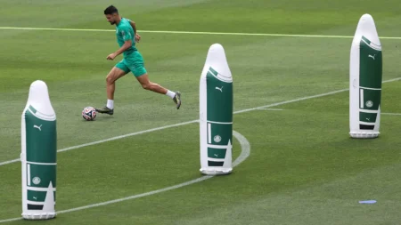 Palmeiras busca ajustes em treino e conversa após falha na estreia; reservas geram expectativa em Abel