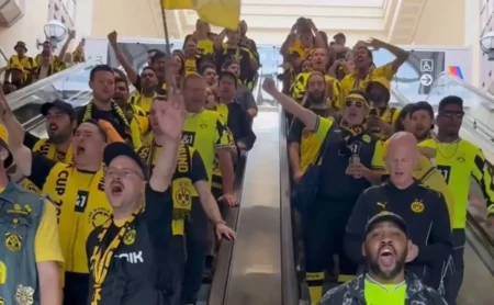 Festa da torcida do Borussia Dortmund em Nova Jersey antes do jogo contra o Fluminense
