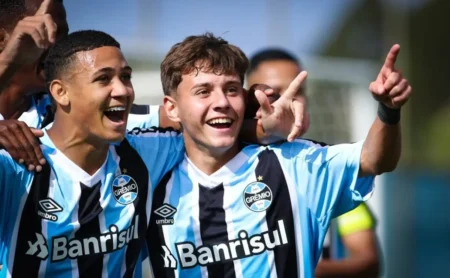Grêmio avalia proposta da Arábia Saudita por Jefinho e estuda venda parcial