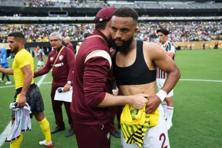 Samuel Xavier detalha pedido de perdão de Yan Couto e a troca de camisas após Fluminense x Borussia Dortmund