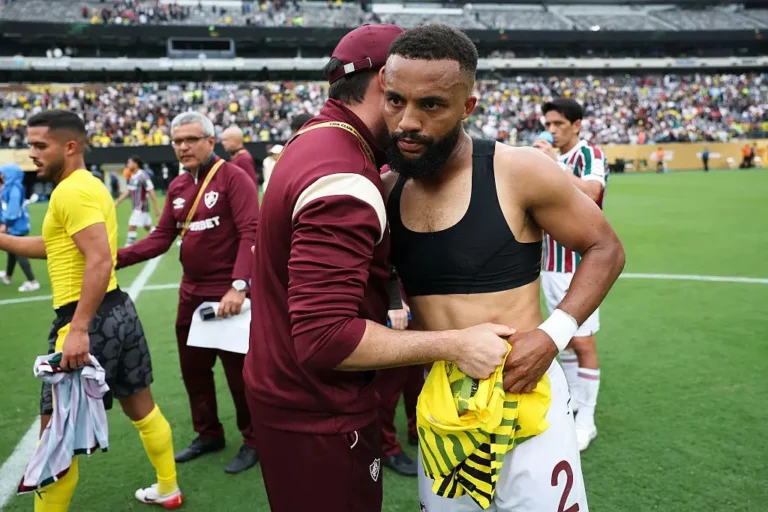 Samuel Xavier detalha pedido de perdão de Yan Couto e a troca de camisas após Fluminense x Borussia Dortmund
