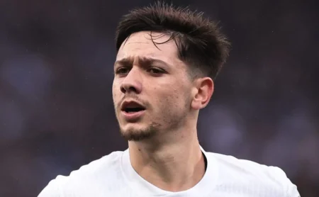 Garro no Flamengo? Corinthians oferece jogador, e Boto surge na disputa.