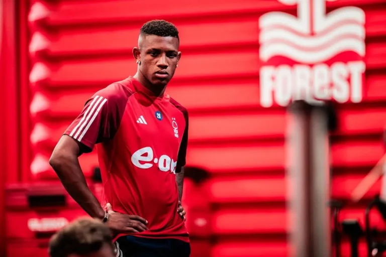 Lyon propõe contratação de Danilo, volante do Nottingham Forest, diz Textor