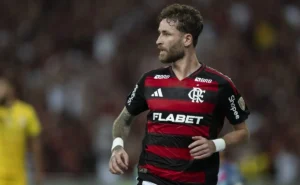 Léo Pereira brilha na estreia do Flamengo no Mundial e torcedores o exaltam: "Craque subestimado!"