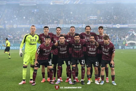 Jogo de equipe italiana é postergado depois de jogadores serem internados por envenenamento