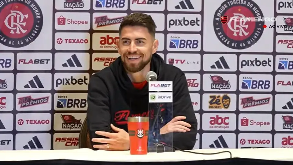 Jorginho almeja estreia no Maracanã pelo Flamengo após boa performance: "Ansioso para sentir a emoção"