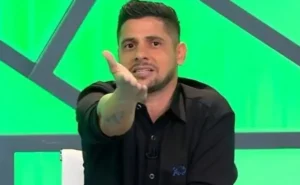 Cicinho critica São Paulo após demissão de Zubeldía e alerta para dificuldades na temporada