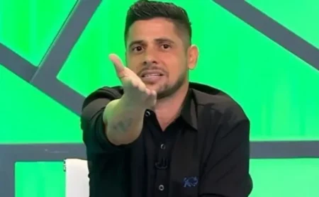 Cicinho critica São Paulo após demissão de Zubeldía e alerta para dificuldades na temporada