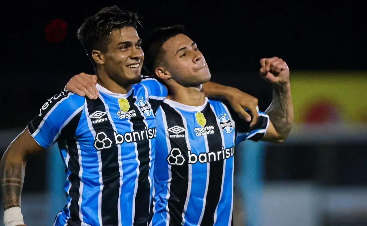 São Paulo propõe empréstimo por Matías Arezo ao Grêmio e cobrirá 100% do salário.