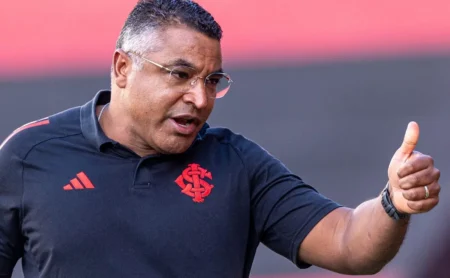 Inter negocia com Vinícius Zanocelo: Roger Machado aprova, mas Santos só vende