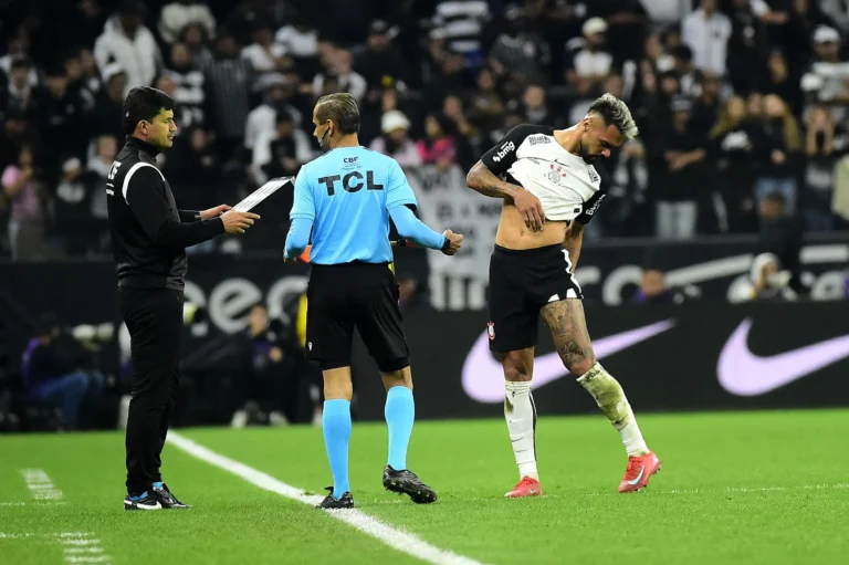 Raniele desfalca o Corinthians devido à lesão na coxa