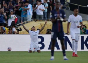 Marlon Freitas descreve vitória sobre o PSG como "sobrenatural" e exalta: "1% para o Botafogo é tudo"