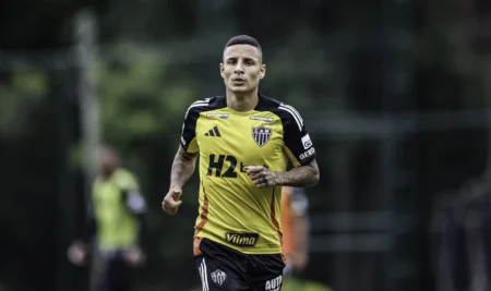 Casa de Guilherme Arana, do Atlético-MG, é invadida em Belo Horizonte.
