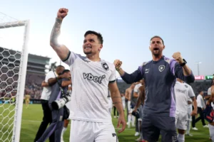 Artur Destaca Euforia no Vestiário do Botafogo Após Vitória Histórica: "Entramos na História"