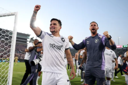 Artur Destaca Euforia no Vestiário do Botafogo Após Vitória Histórica: "Entramos na História"