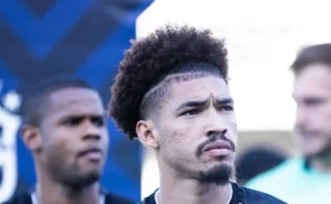 Grêmio considera envolver atletas para contratar Adryelson; Lyon solicita R$ 38 milhões