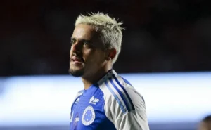 Cruzeiro Define Futuro de Fagner, e Corinthians Aguarda Decisão Pós-Temporada