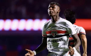 Arboleda Brilha na Defesa do São Paulo em Semestre Conturbado de 2025