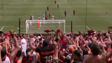 Flamenguistas recriam Maracanã nos EUA e "pintam" arquibancadas com ingleses