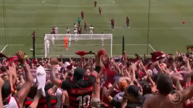 Flamenguistas recriam Maracanã nos EUA e "pintam" arquibancadas com ingleses