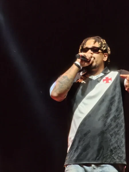 Vasco: Nova camisa é revelada em show de Luccas Carlos; confira as fotos