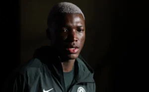 Caicedo critica gramado após empate do Chelsea contra o Flamengo: "A bola não quica"