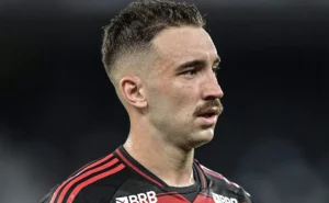 Filipe Luís esclarece razão da falta de Léo Ortiz em Flamengo versus Chelsea: “As decisões são tomadas”