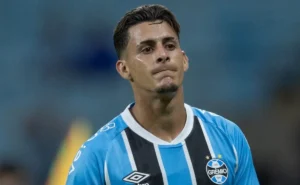 Grêmio estabelece exigência salarial por Pavón e freia negociações com clubes interessados.