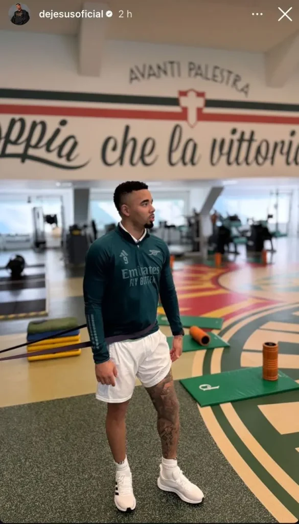 Gabriel Jesus: Retorno ao Palmeiras para Reabilitação no Joelho